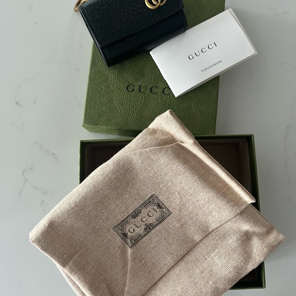 Gucci Leather GG AirPod Case - Authentic - Picture 4 of 5